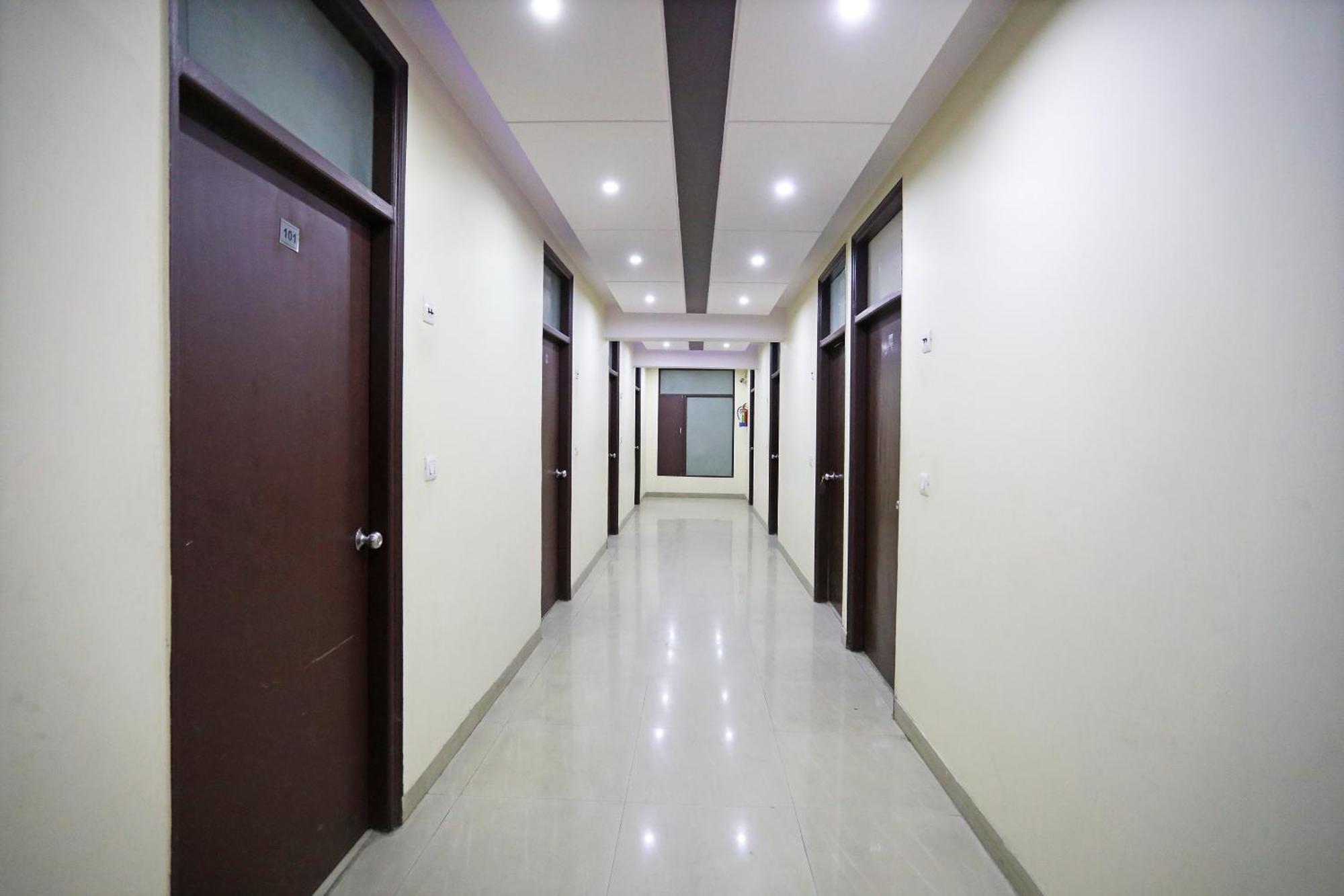 Hotel O Mahipalpur Inn Ню Делхи Екстериор снимка