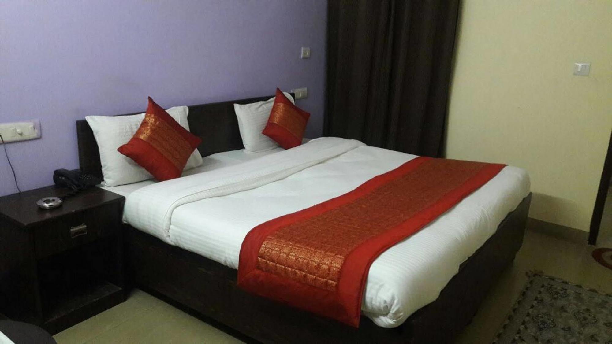 Hotel O Mahipalpur Inn Ню Делхи Екстериор снимка