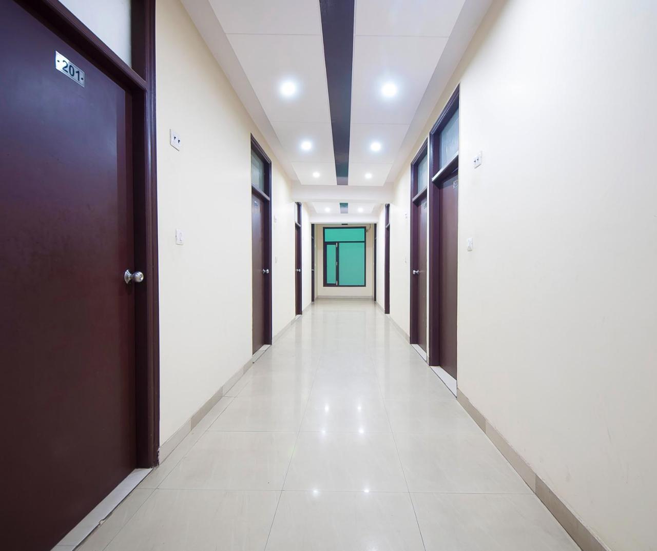 Hotel O Mahipalpur Inn Ню Делхи Екстериор снимка